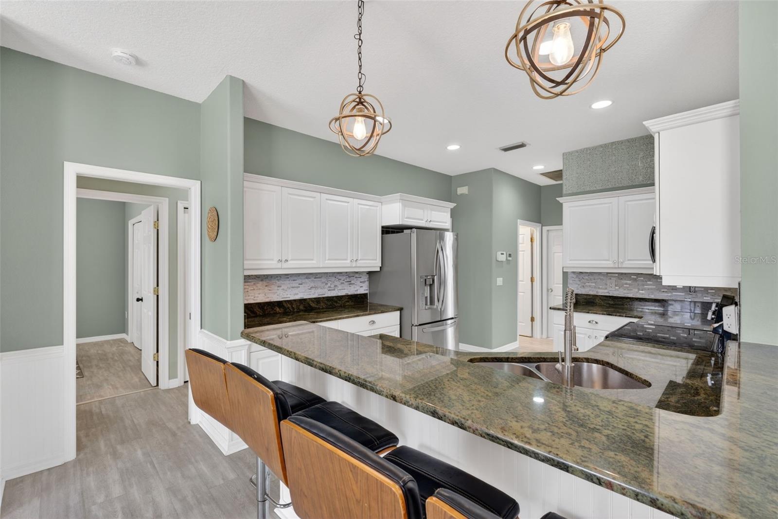 MCINTOSH LAKE - Residential