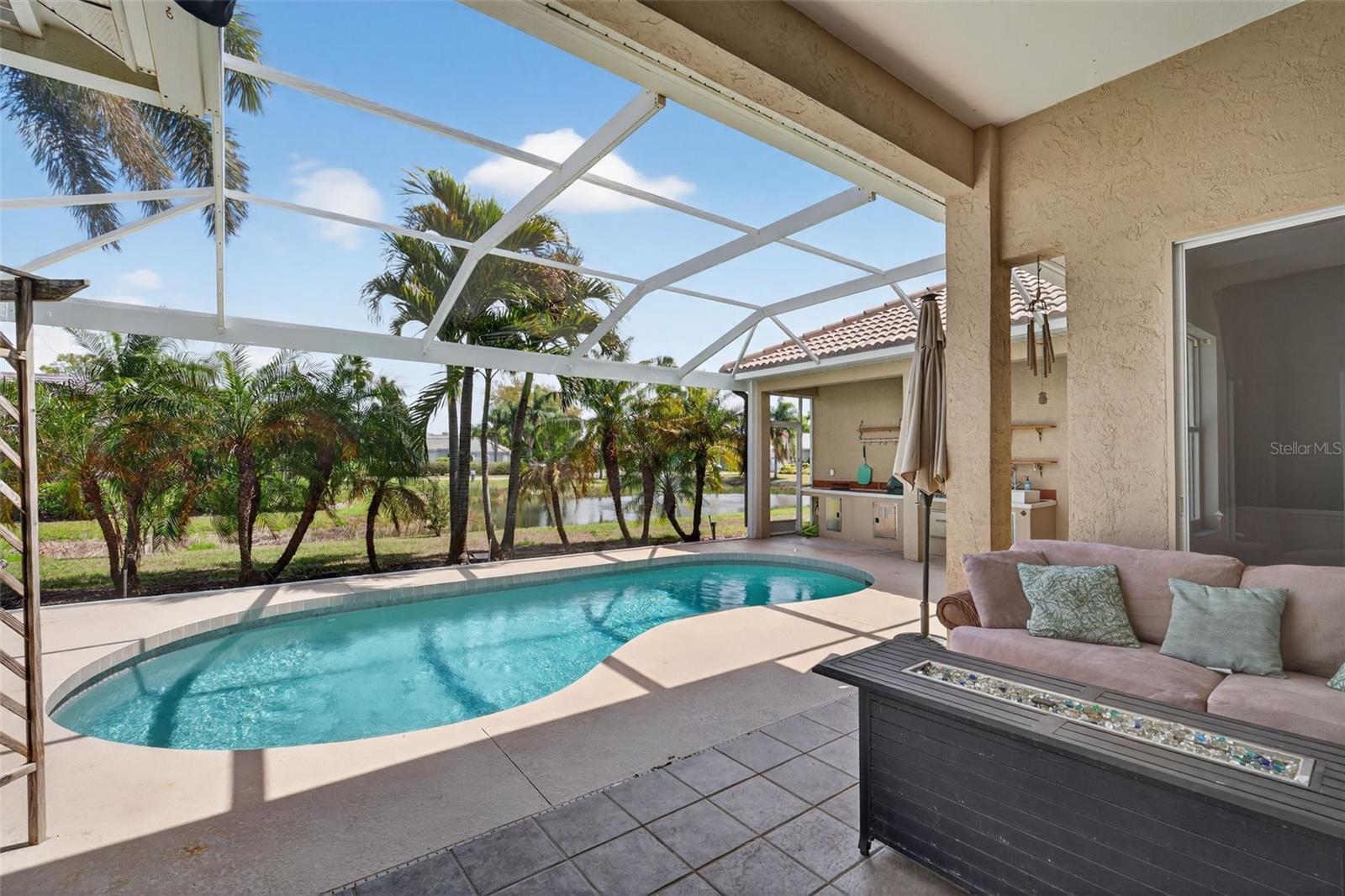 MCINTOSH LAKE - Residential