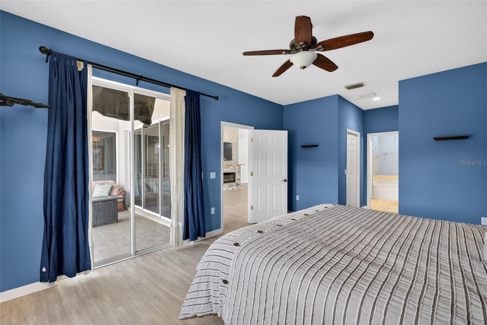 MCINTOSH LAKE - Residential