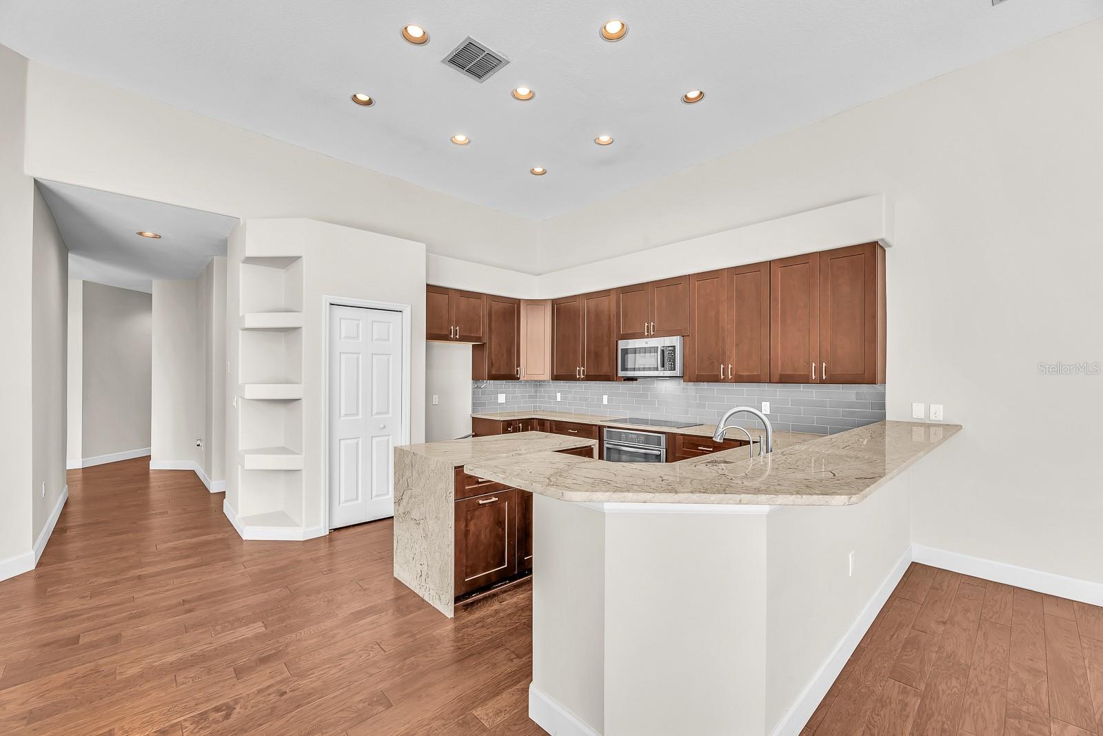 RIVER HILLS COUNTRY CLUB PARCE - Residential