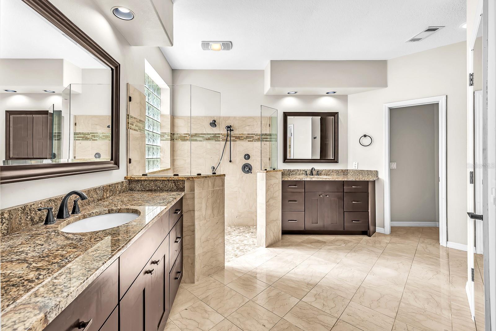 RIVER HILLS COUNTRY CLUB PARCE - Residential