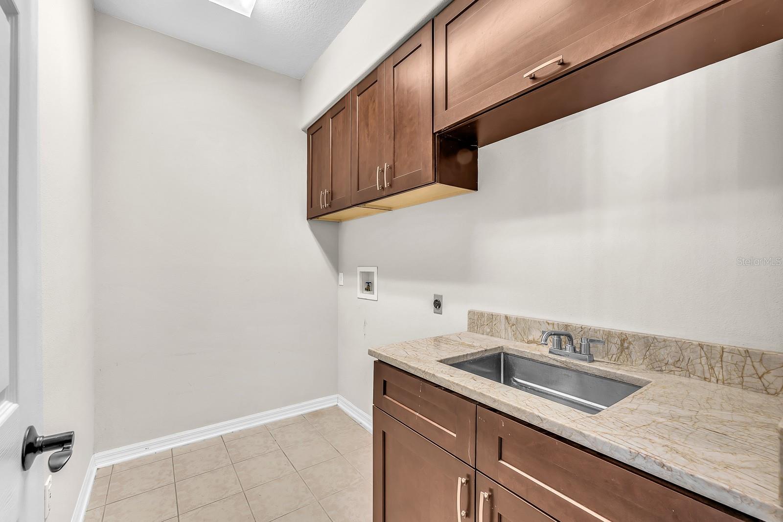 RIVER HILLS COUNTRY CLUB PARCE - Residential