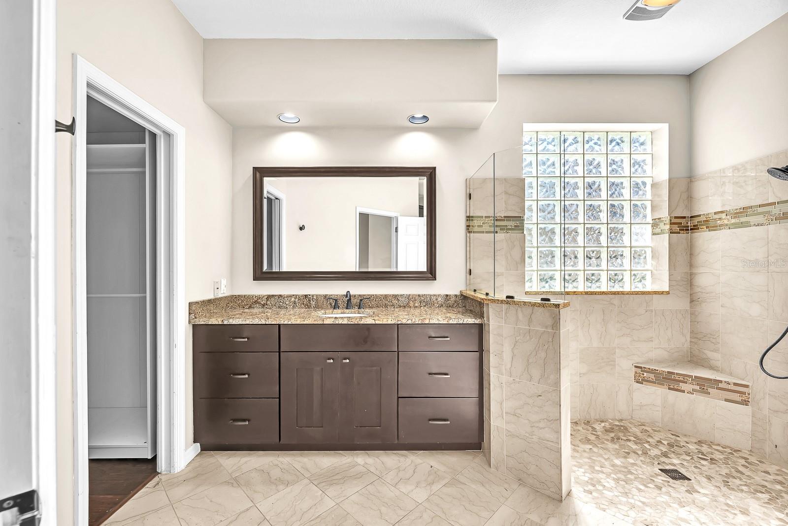 RIVER HILLS COUNTRY CLUB PARCE - Residential