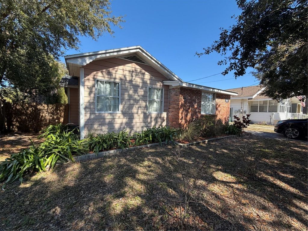 Photo of 2511 W North A Street, Tampa, FL 33609 (MLS # TB8478028)