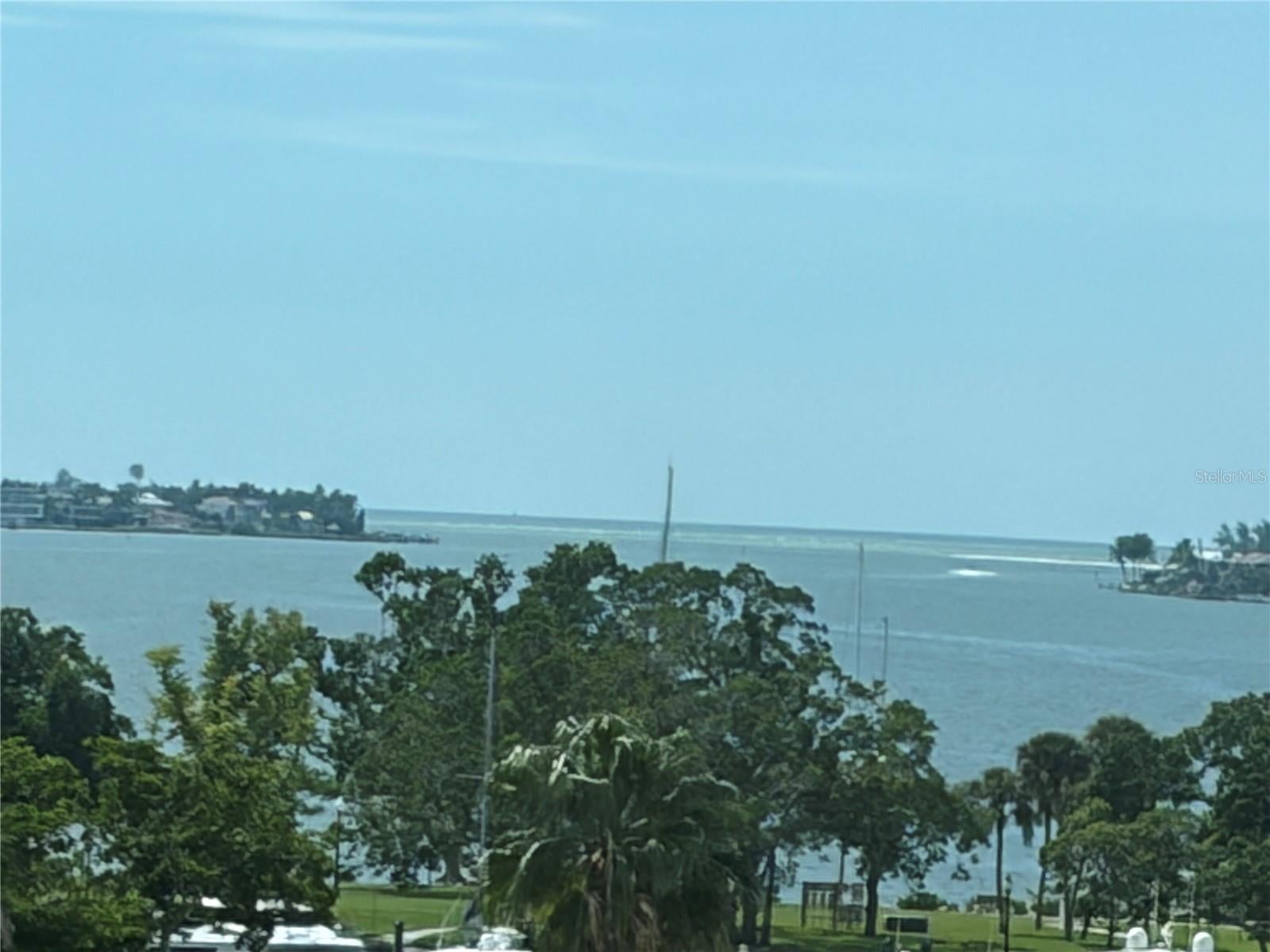 33 S GULFSTREAM AVENUE 702, SARASOTA, FL, 34236 4 33 S GULFSTREAM AVENUE 702