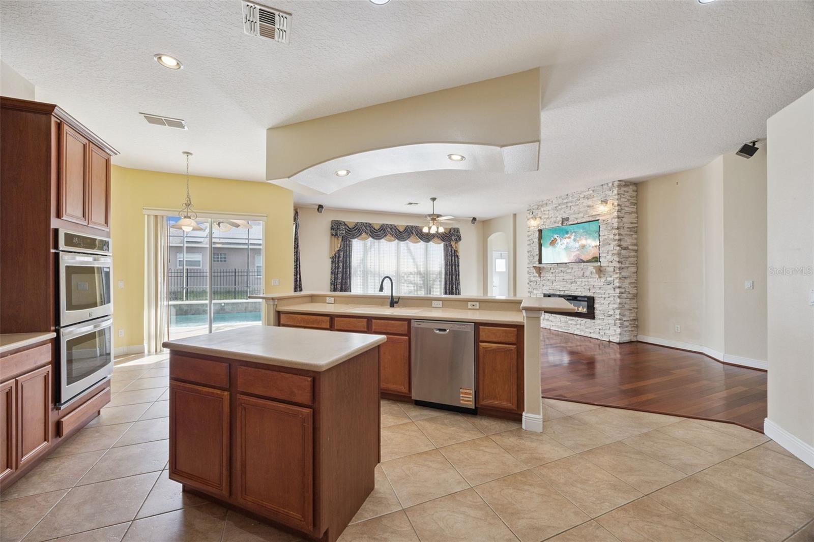 WATERFORD CHASE VILLAGE TR F - Residential