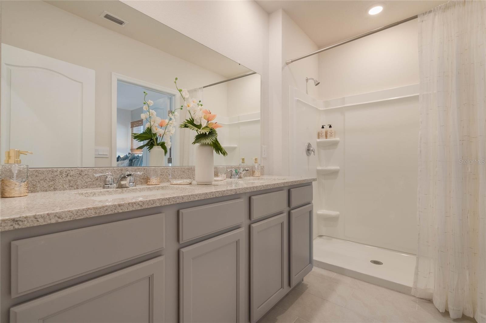 MAGNOLIA POINTE - Residential