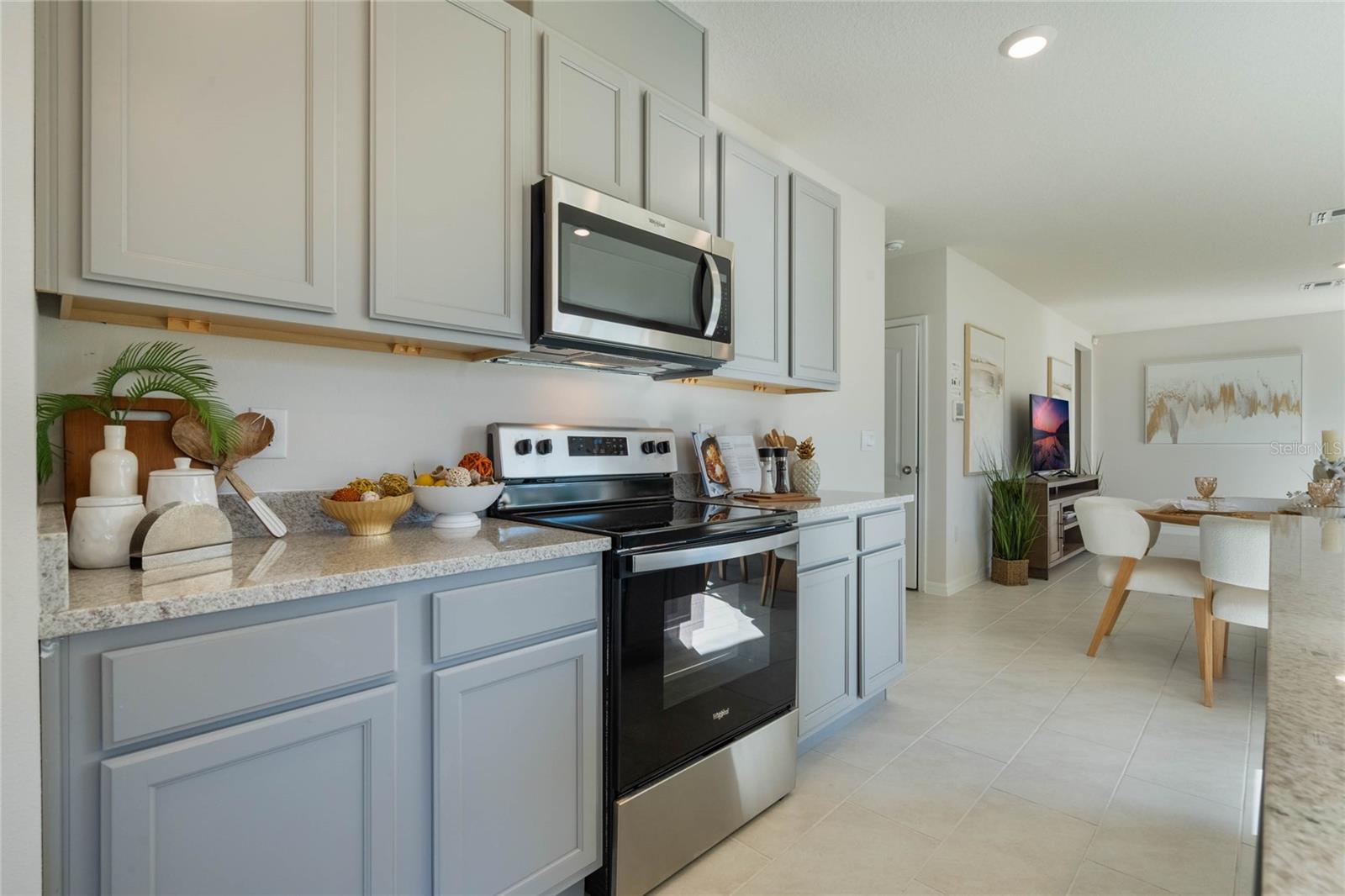 MAGNOLIA POINTE - Residential