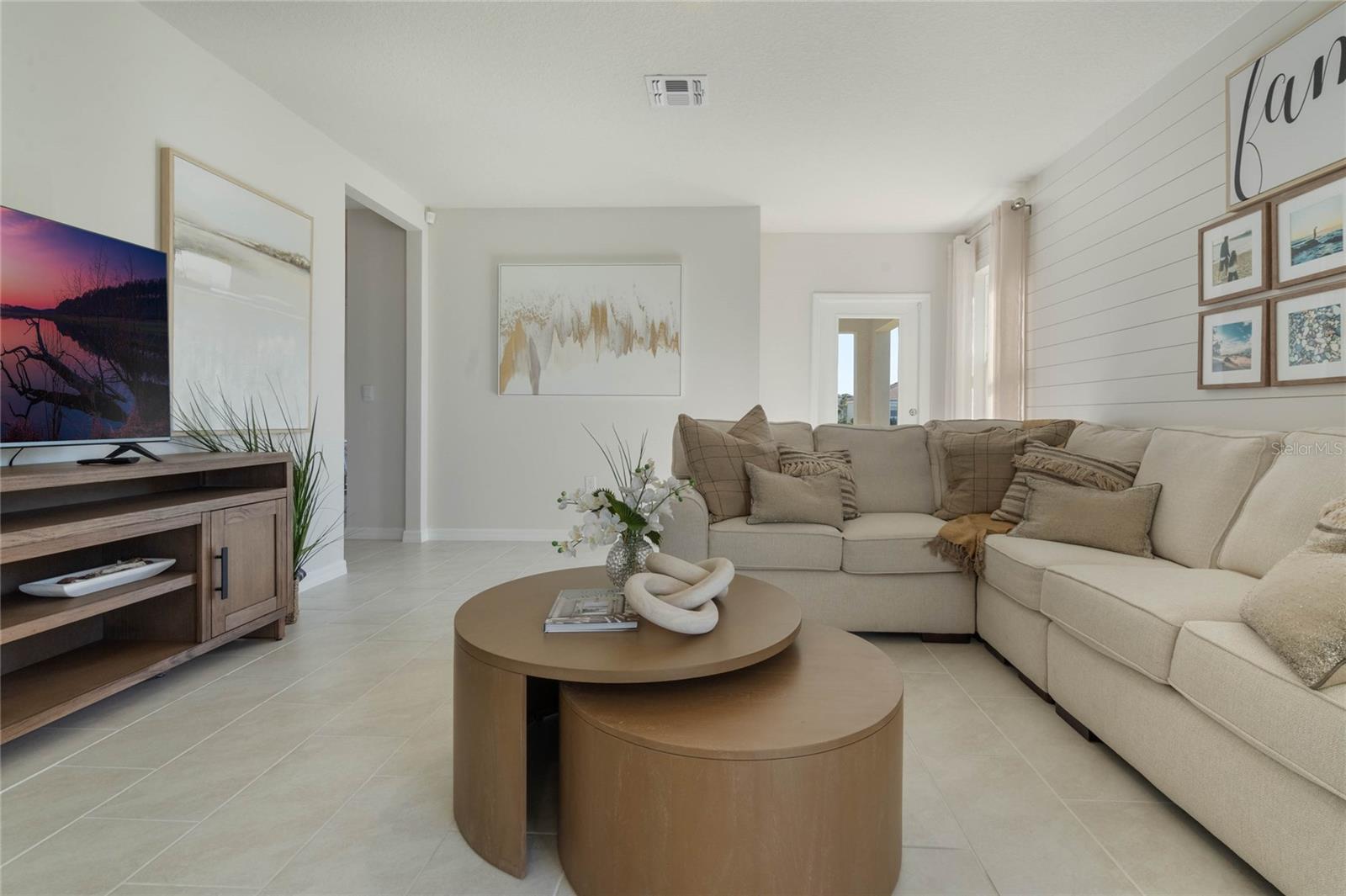 MAGNOLIA POINTE - Residential