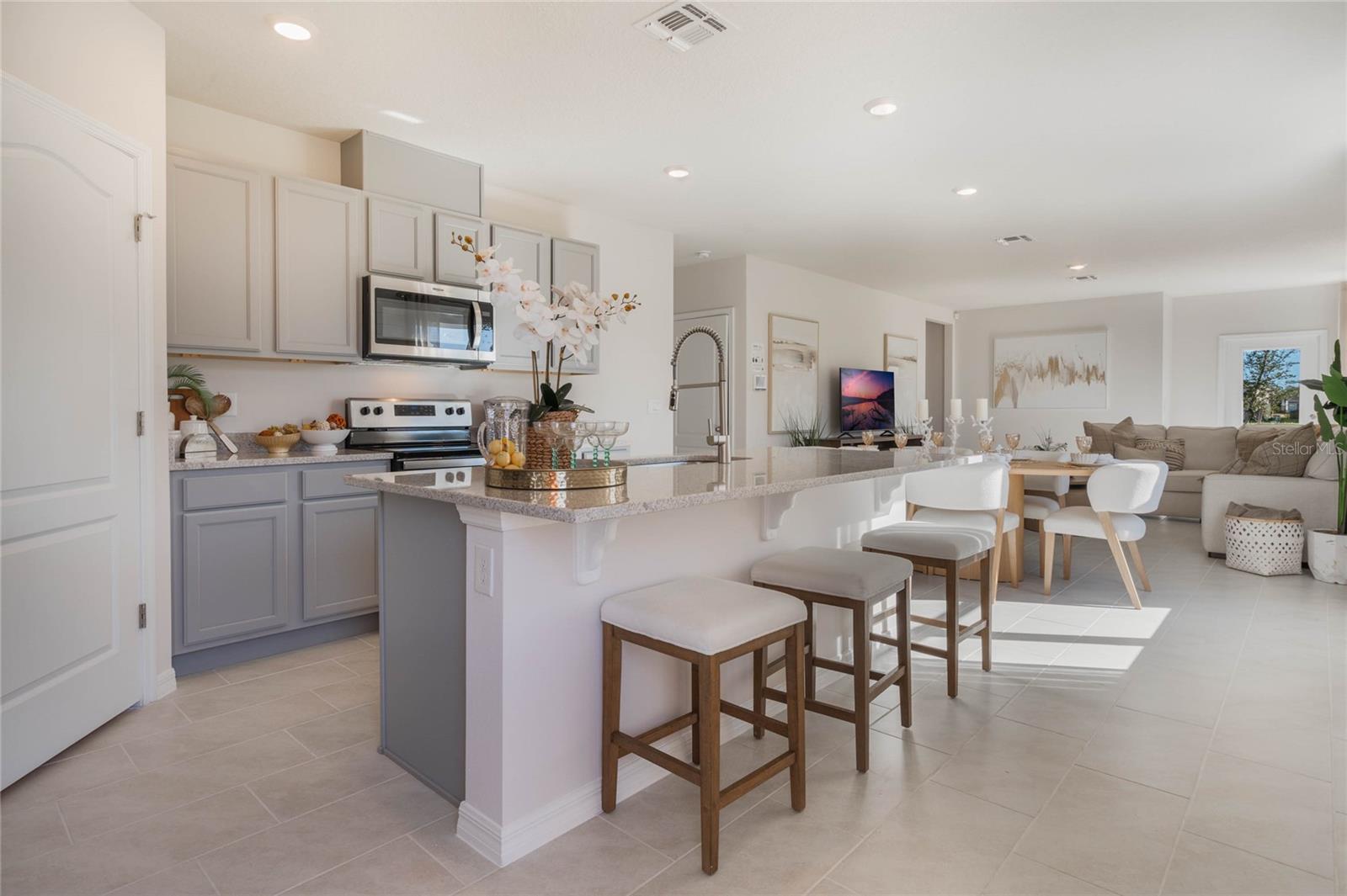 MAGNOLIA POINTE - Residential