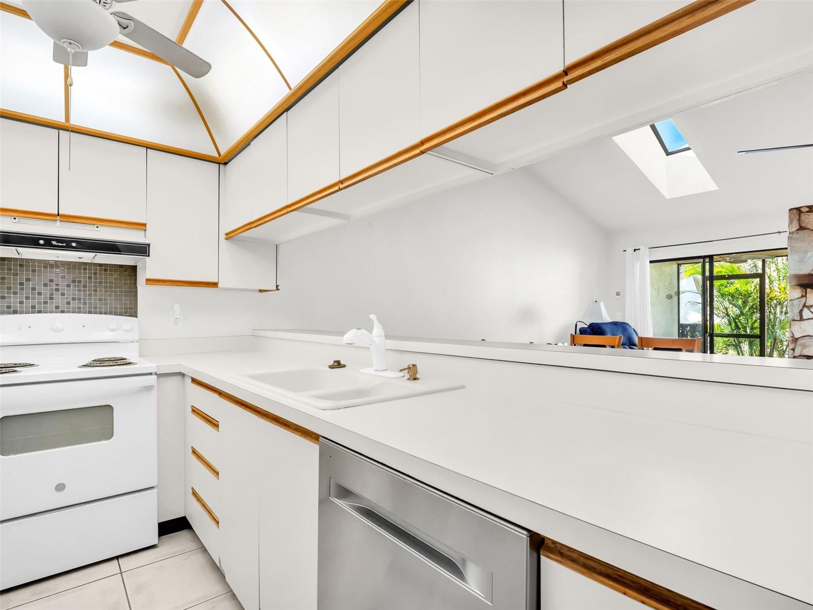 GREEN DOLPHIN PARK VILLAS CONDO - Residential