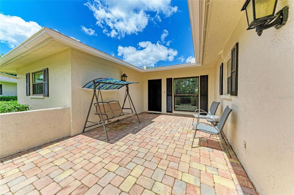 Photo of 7160 Fairway Bend Cir, Sarasota, FL 34243 (MLS # A4688464)