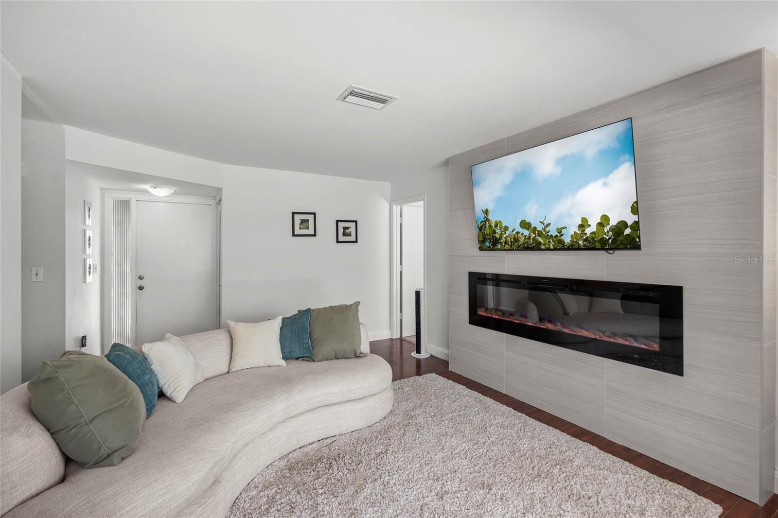 3829 GATEWOOD DRIVE