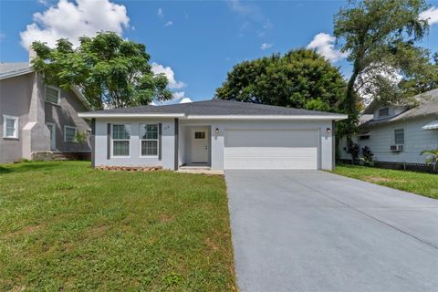 Photo of 319 Avenue A, Winter Haven, FL 33881 (MLS # P4936223)