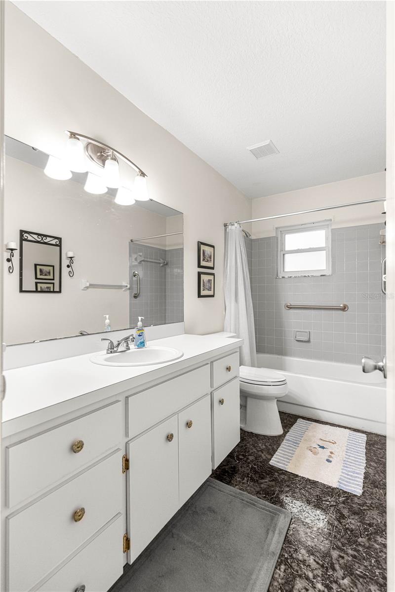 ON TOP OF THE WORLD - Residential