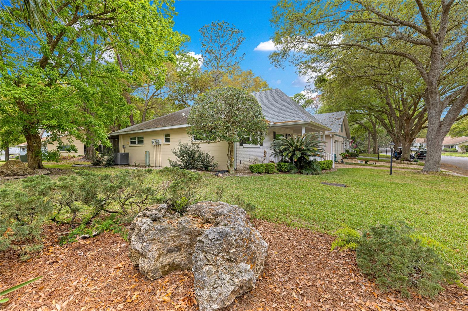 ON TOP OF THE WORLD - Residential