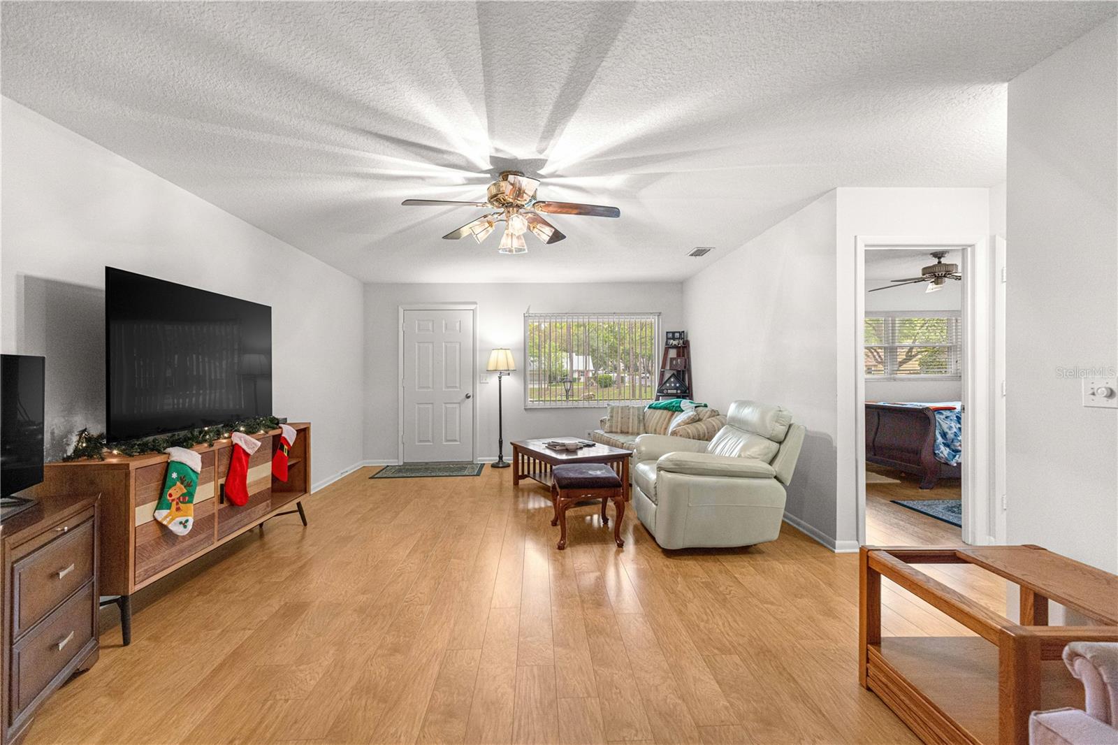 ON TOP OF THE WORLD - Residential