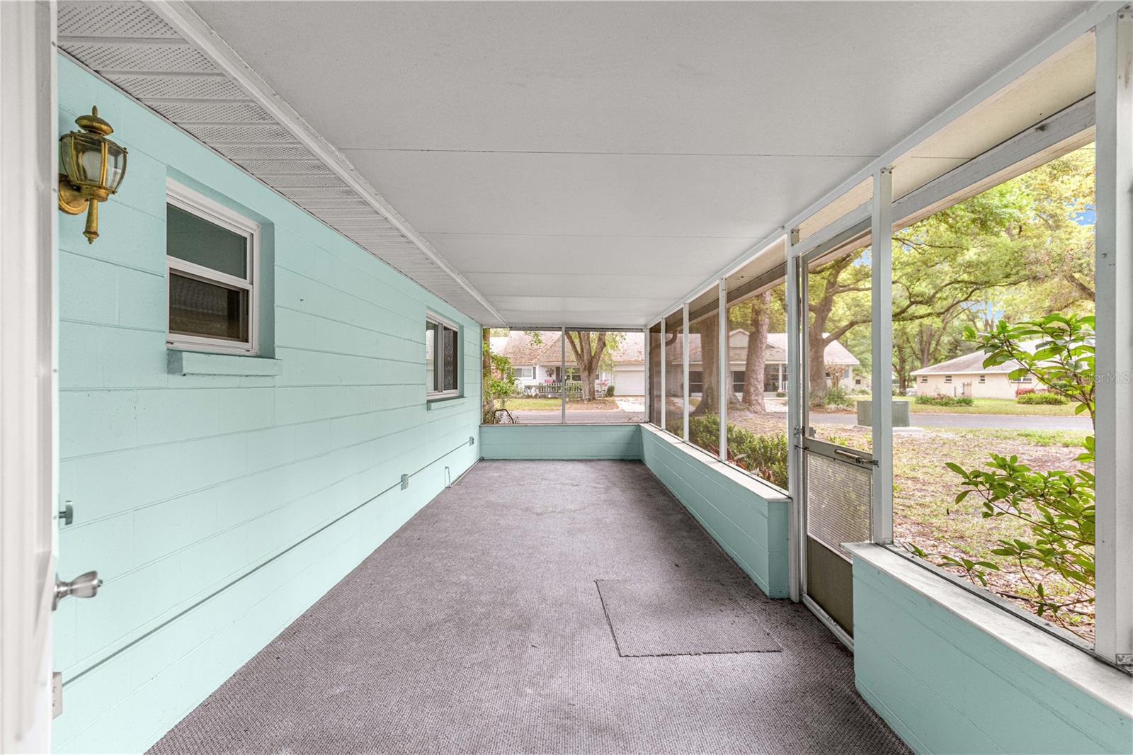 ON TOP OF THE WORLD - Residential