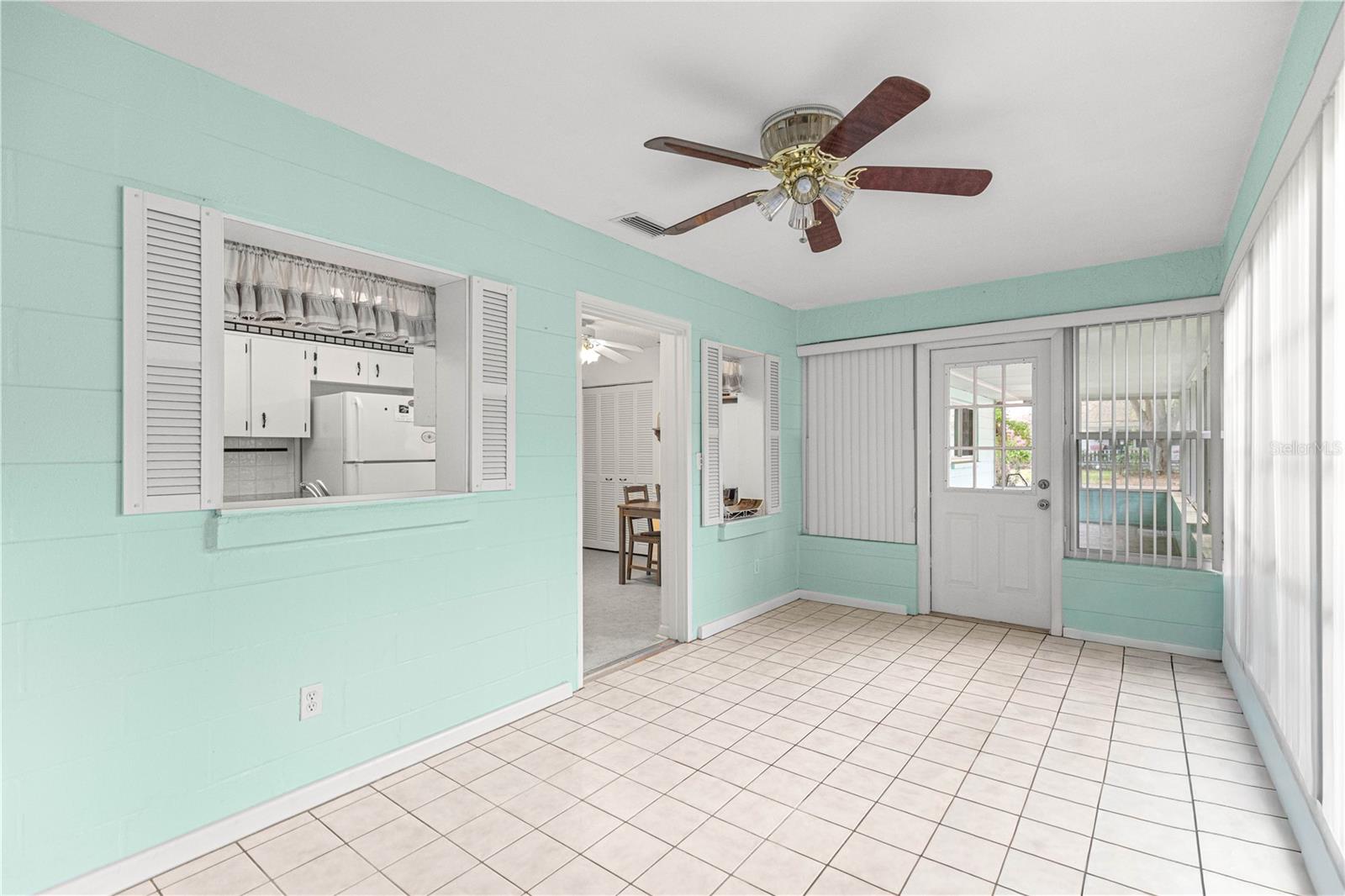 ON TOP OF THE WORLD - Residential