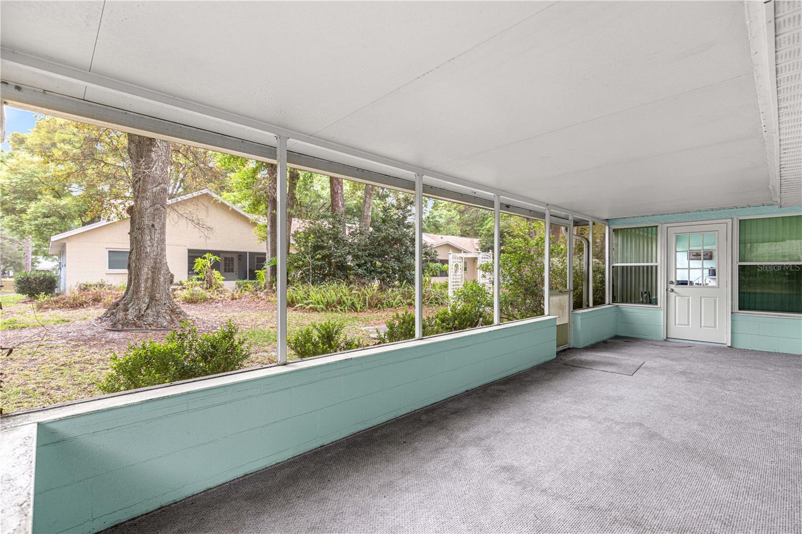 ON TOP OF THE WORLD - Residential