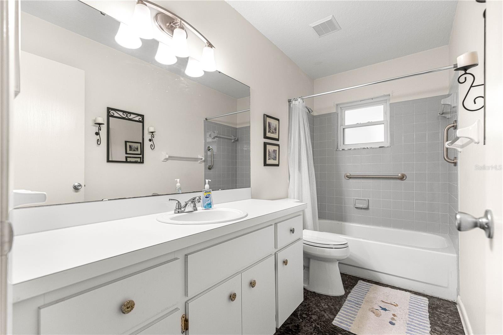 ON TOP OF THE WORLD - Residential