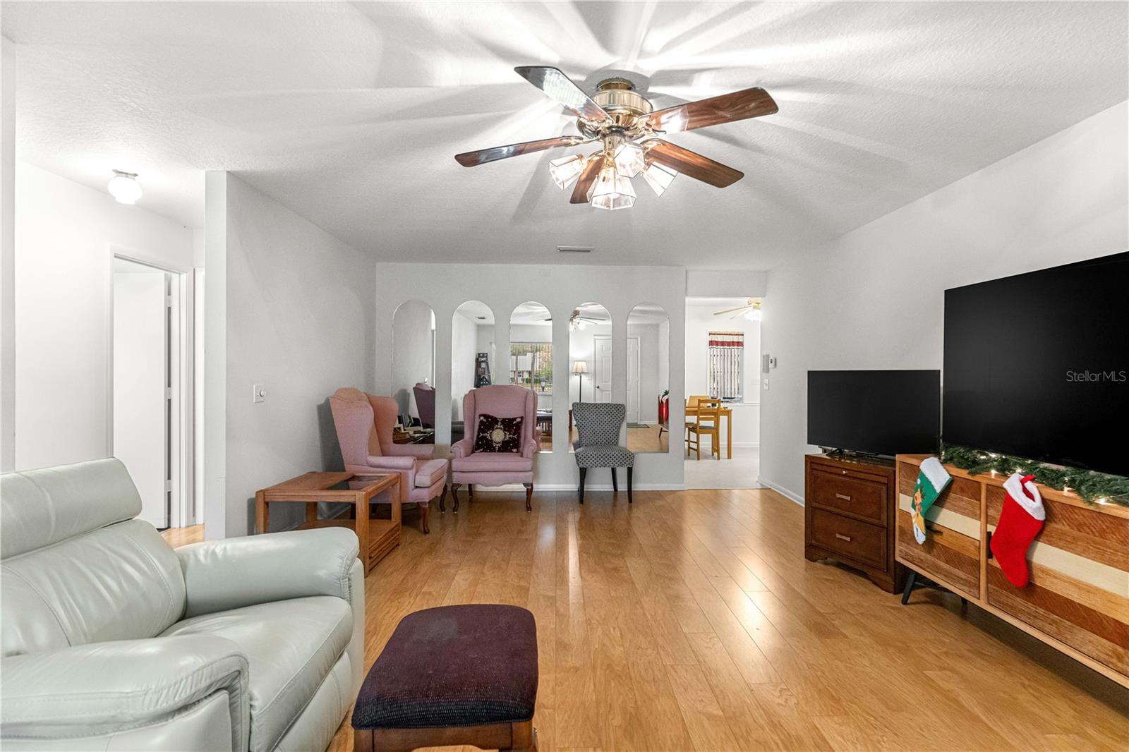 ON TOP OF THE WORLD - Residential