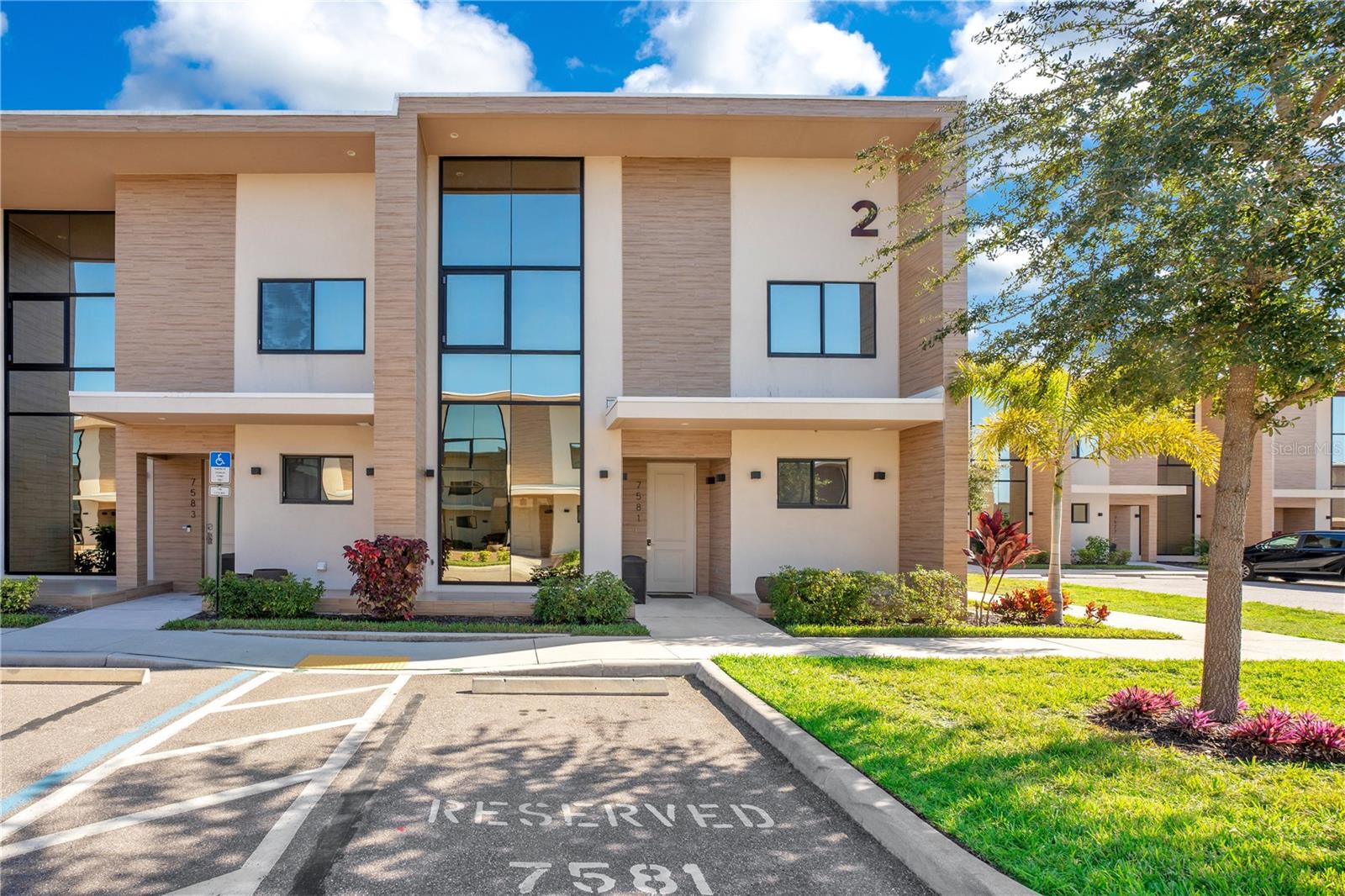 View KISSIMMEE, FL 34747 townhome