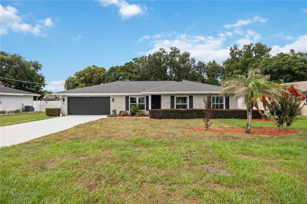 Photo of 81 Duval Road, Winter Haven, FL 33884 (MLS # K4903531)