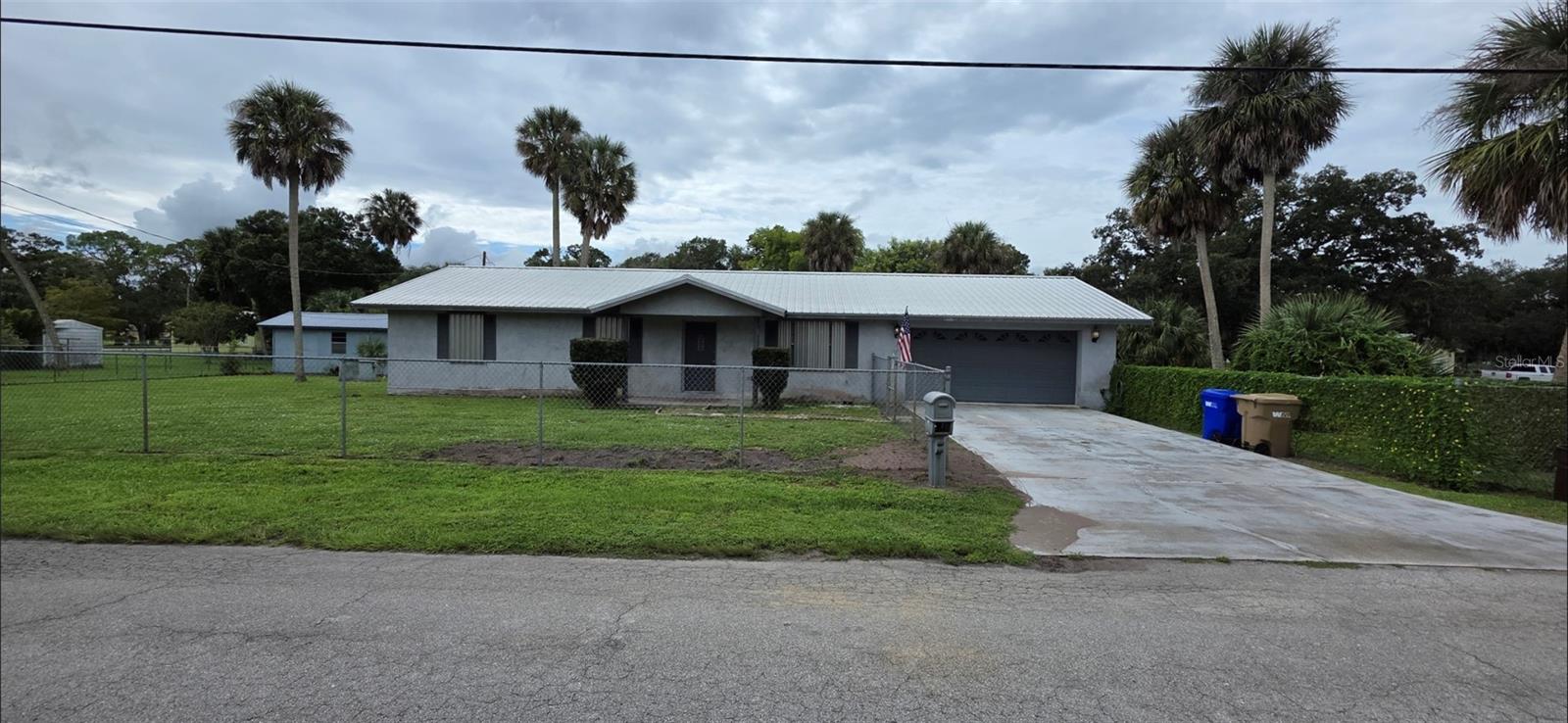 Welcome to this solid Concrete block home located on a peaceful corner lot, located within the city limits. This home features 2 bedrooms, 2 bathrooms with a 2 car garage. With an open concept kitchen and living room, It has a large eat-at bar. appliances are included. The garage has additional interior lockable storage, hurricane rated garage door. Bring your pets, The entire property is fenced in with 5ft chainlink fence. The property comes with huirricane shutters, It has a screened back porch with a bar, TV, and Fridge. large laundry room, appliances included. A nice workshop out back with a lean-to for lawn equipment or your motorcycles. This home has a 2019 26 gauge galvalume metal roof, a 2014 A/C condensor, and a 2022 air handler.
Newer W/H. Convenient location close to schools, shopping, and city amenties.