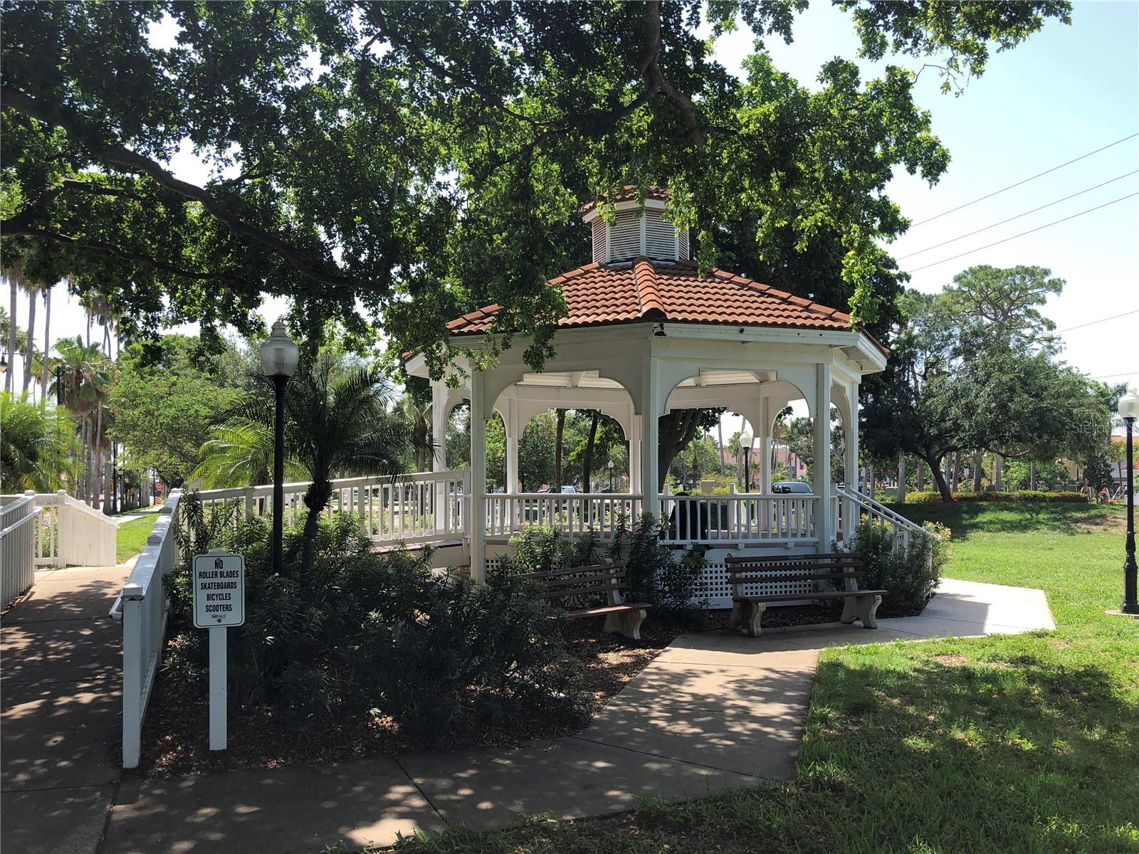 VENICE GARDENS - Residential