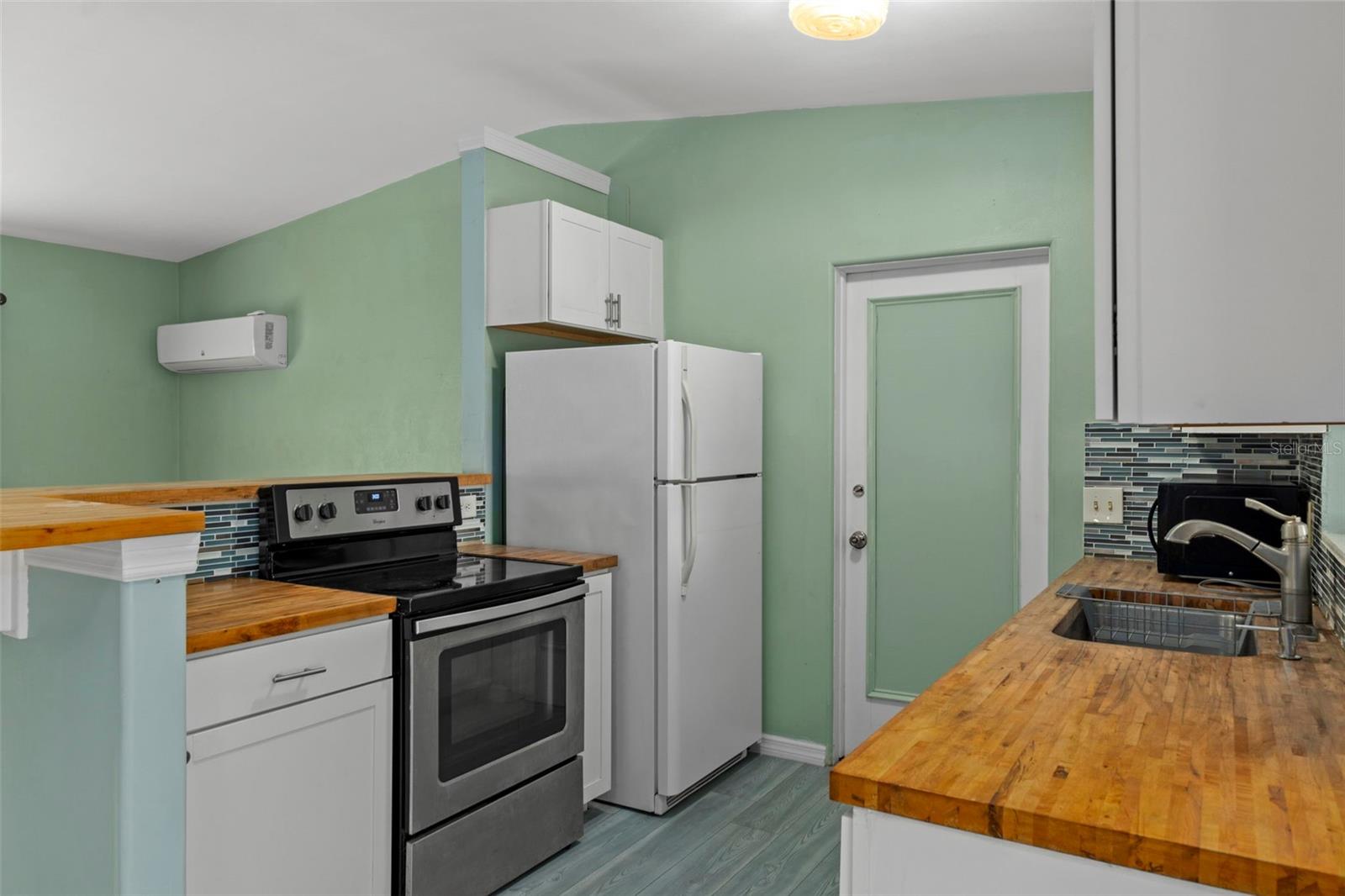 WEEKI WACHEE RIVER EST  UN1 - Residential