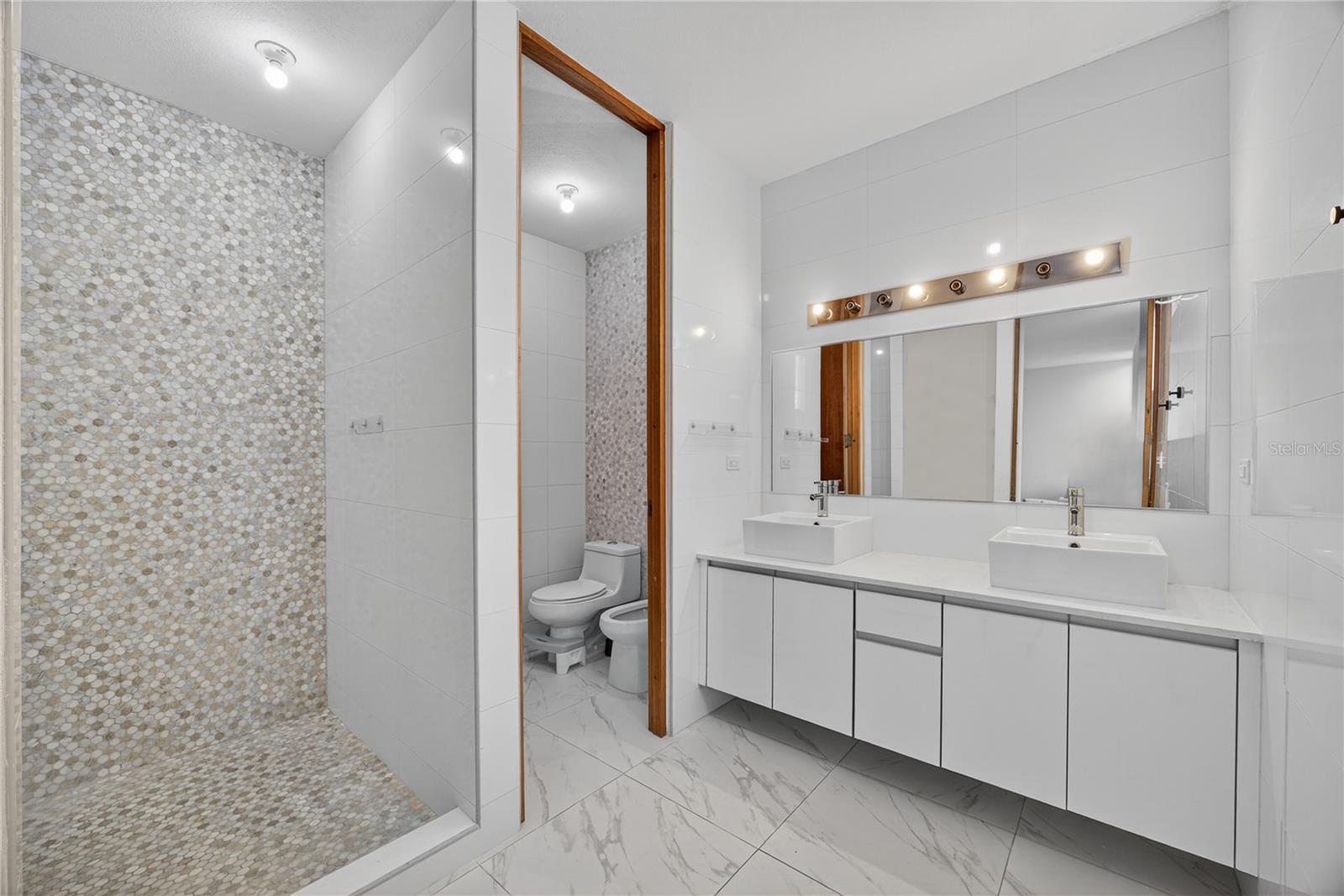 RIVER TERRACE - Residential