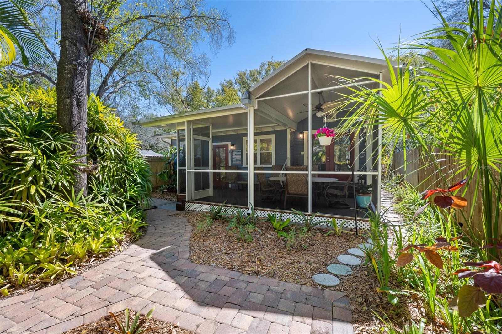 CURLIN PLACE - Residential