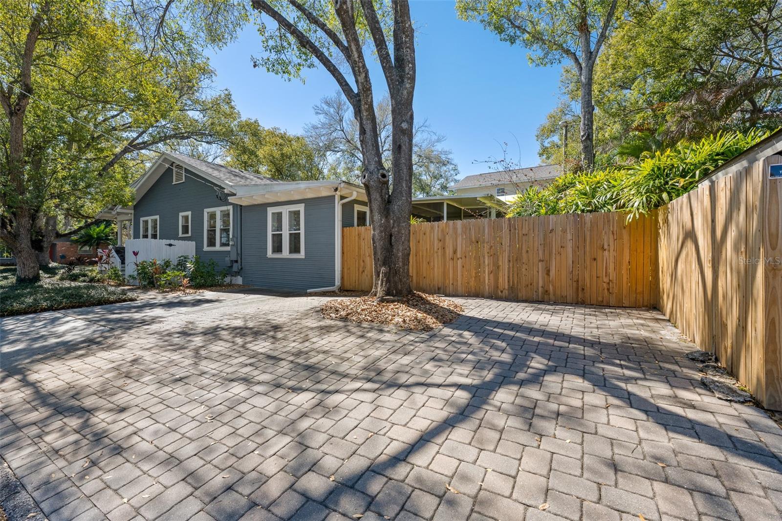 CURLIN PLACE - Residential