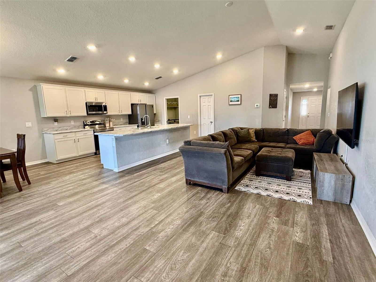 LANDINGS/EAGLE LAKE - Residential