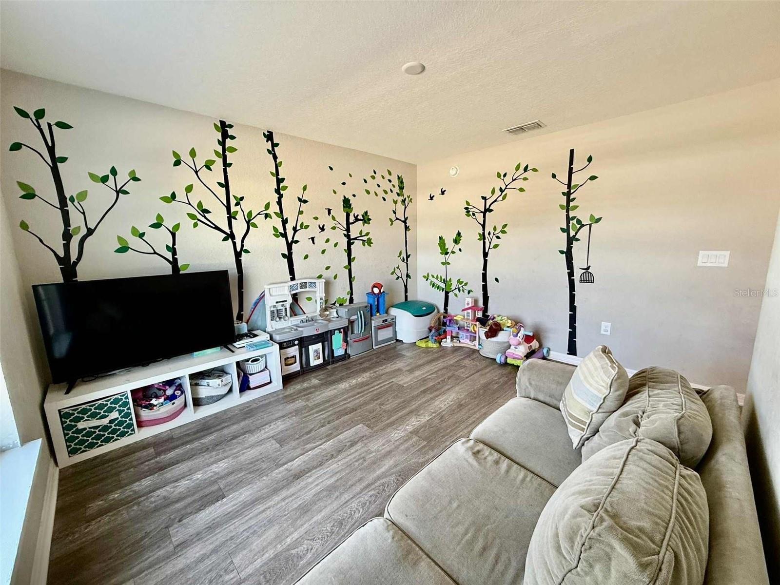 LANDINGS/EAGLE LAKE - Residential