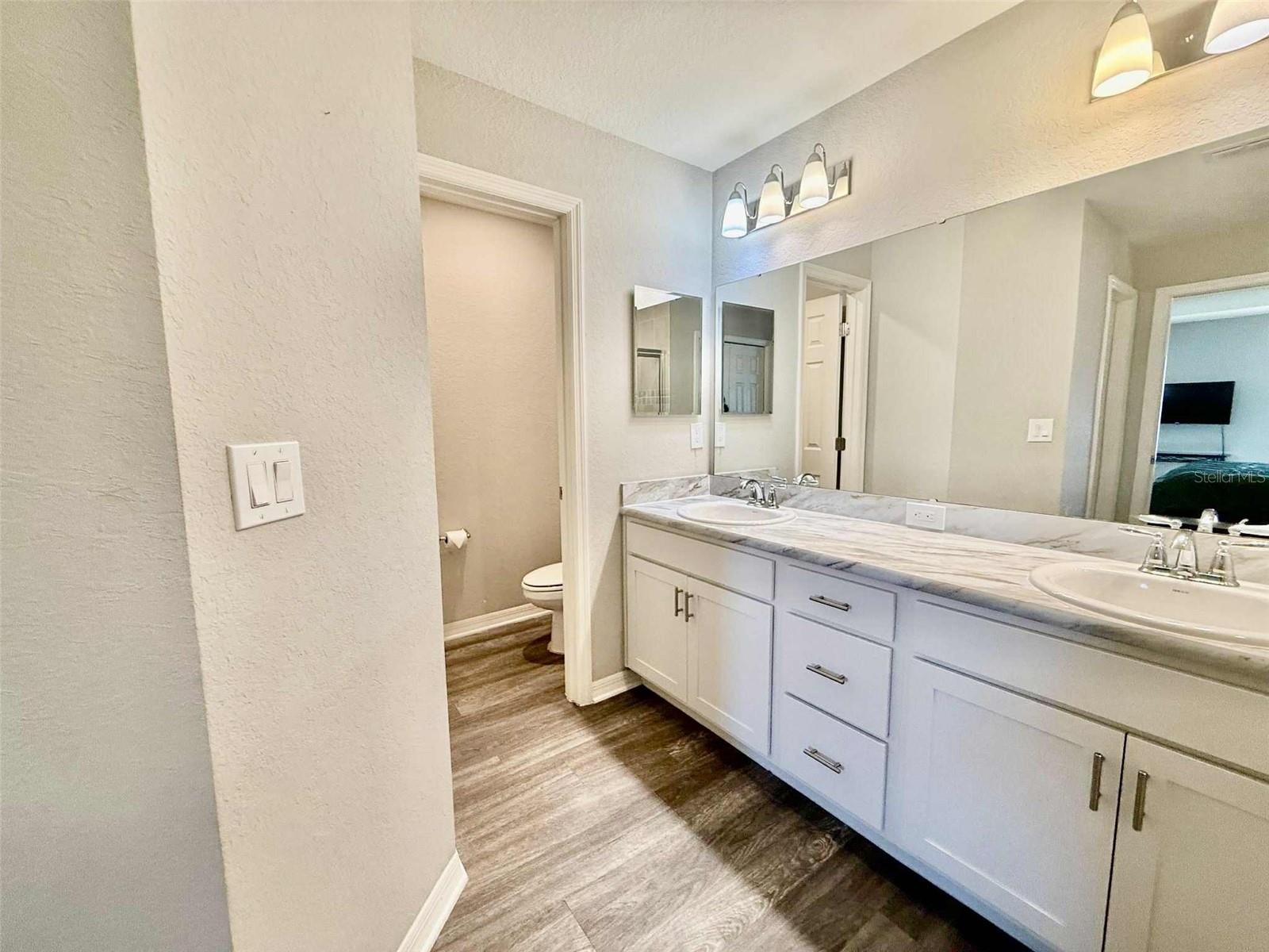 LANDINGS/EAGLE LAKE - Residential