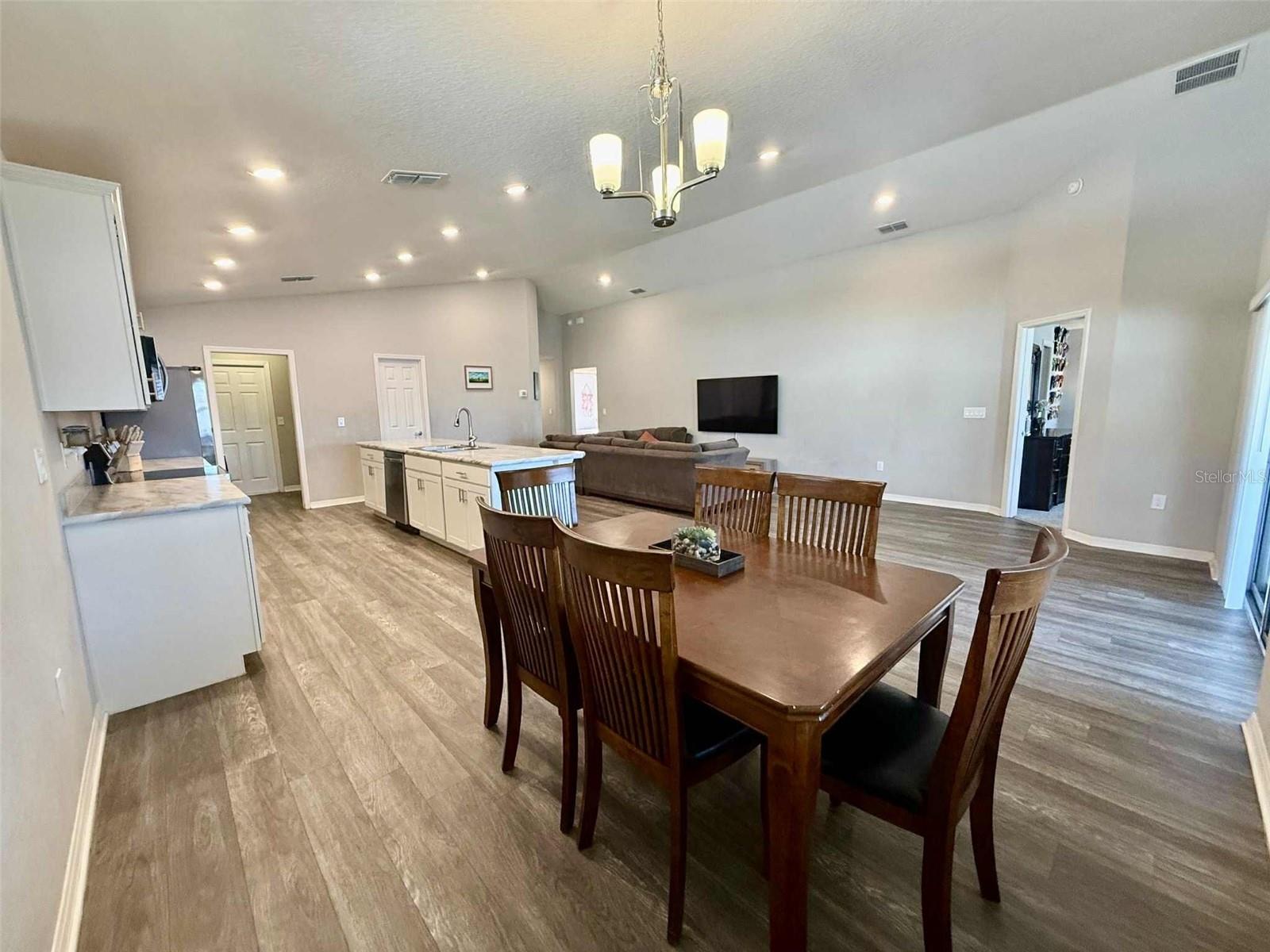 LANDINGS/EAGLE LAKE - Residential