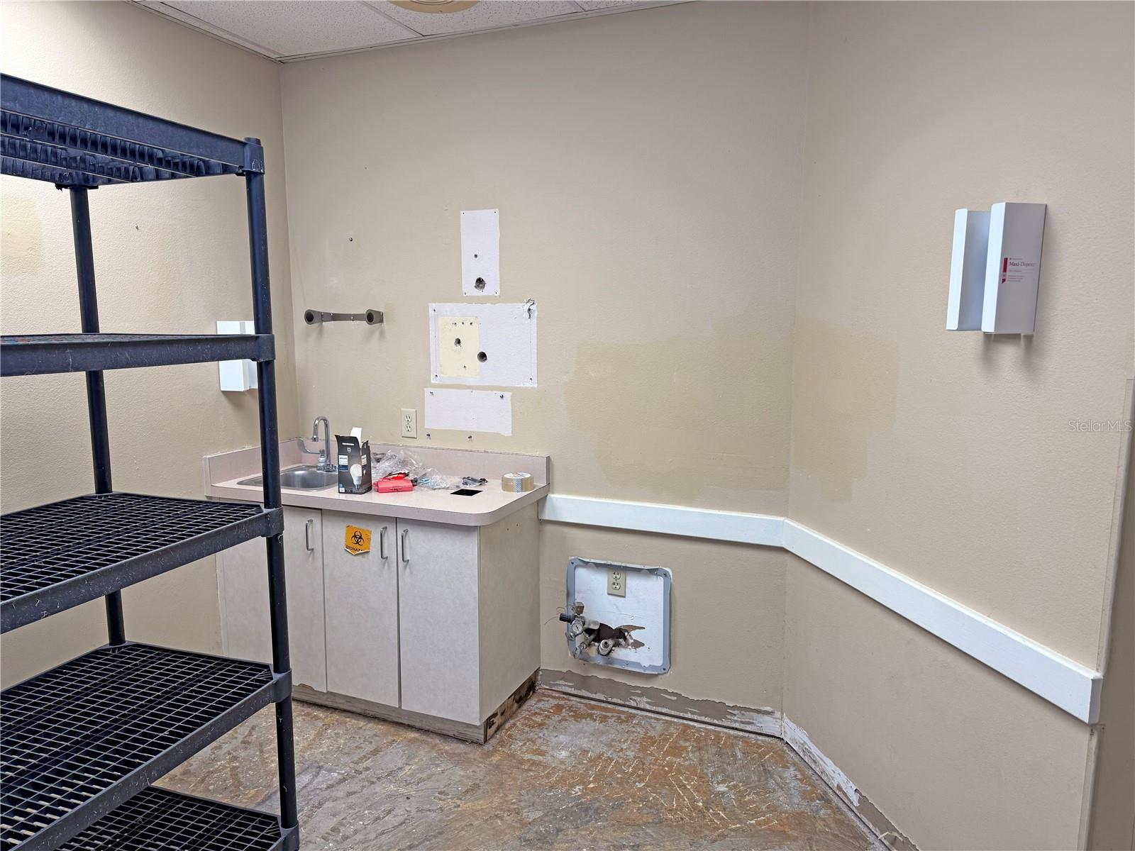 PLANTATION OFFICES - Commercial Sale