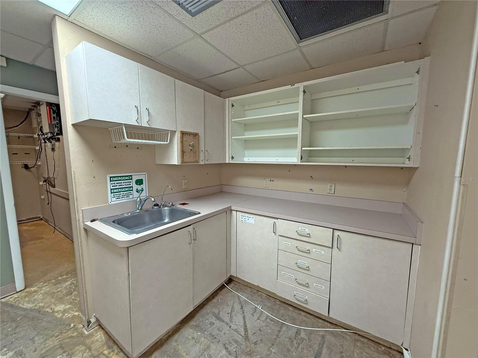 PLANTATION OFFICES - Commercial Sale