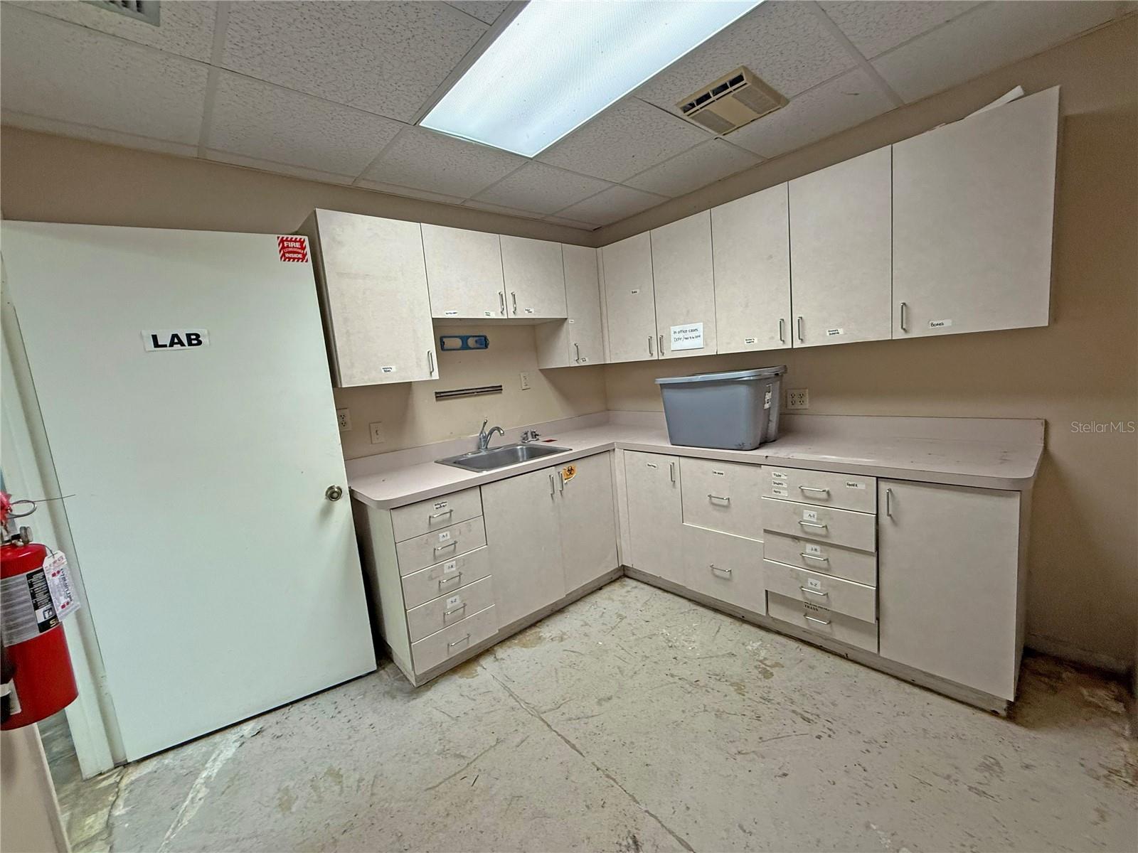 PLANTATION OFFICES - Commercial Sale