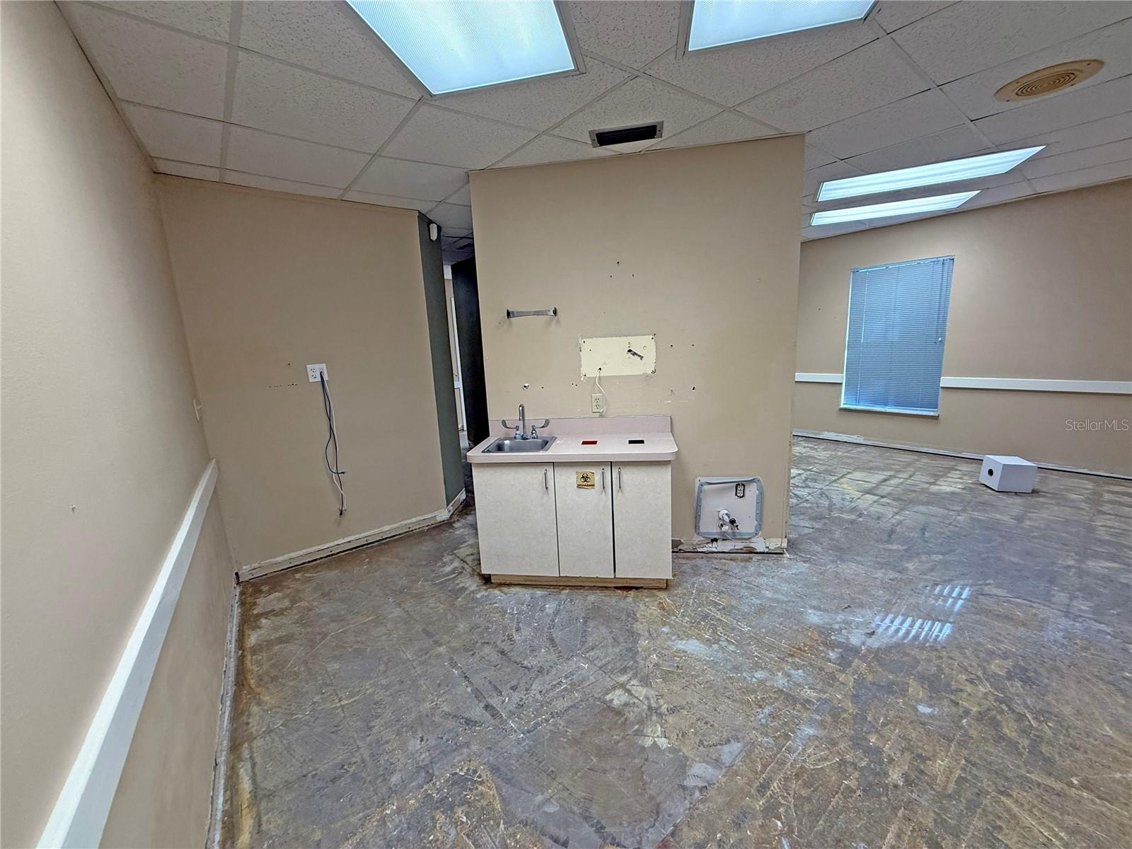 PLANTATION OFFICES - Commercial Sale