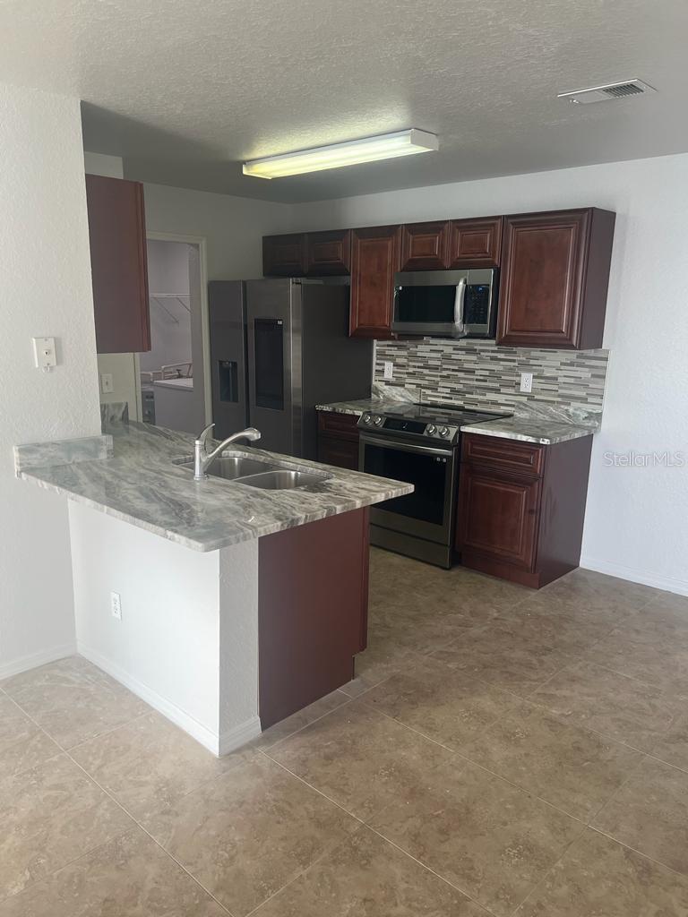 SANDLAKE PRIVATE RESIDENCES - Residential Lease