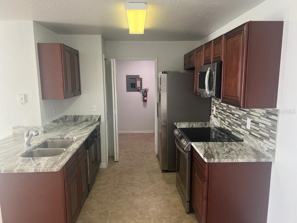 SANDLAKE PRIVATE RESIDENCES - Residential Lease