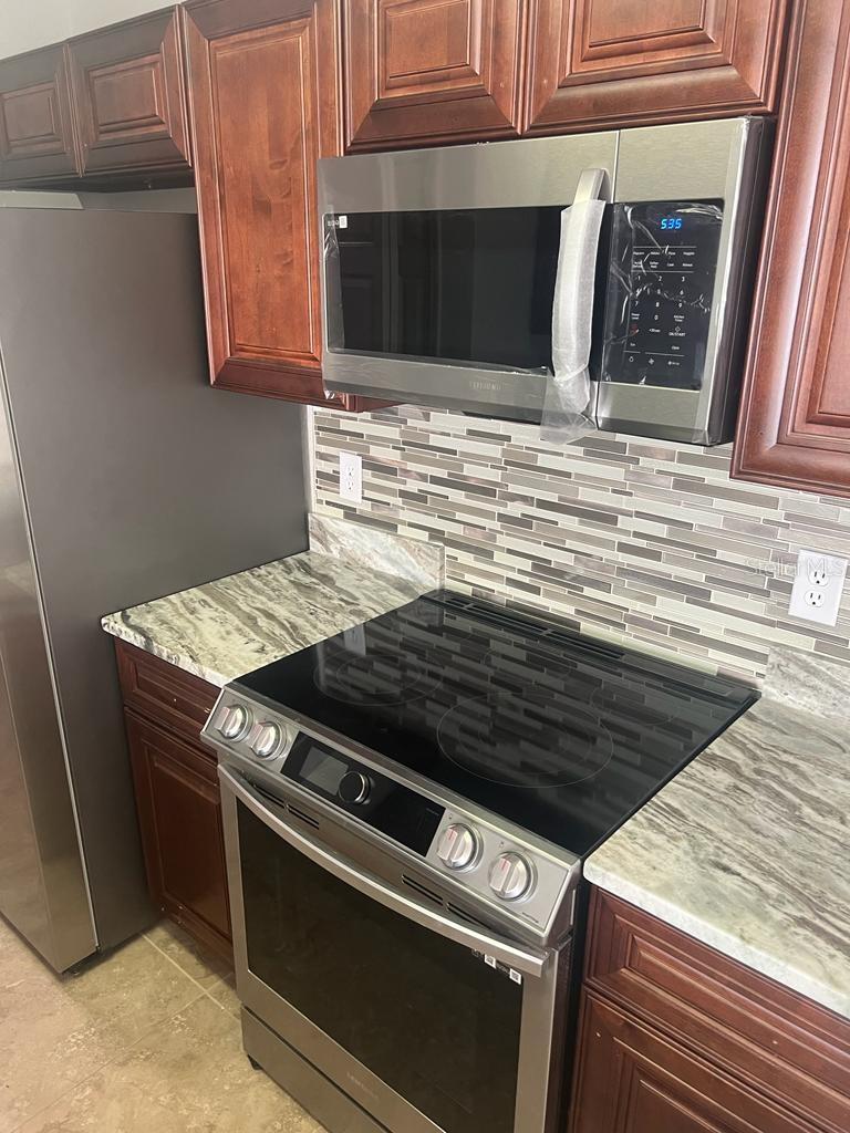 SANDLAKE PRIVATE RESIDENCES - Residential Lease