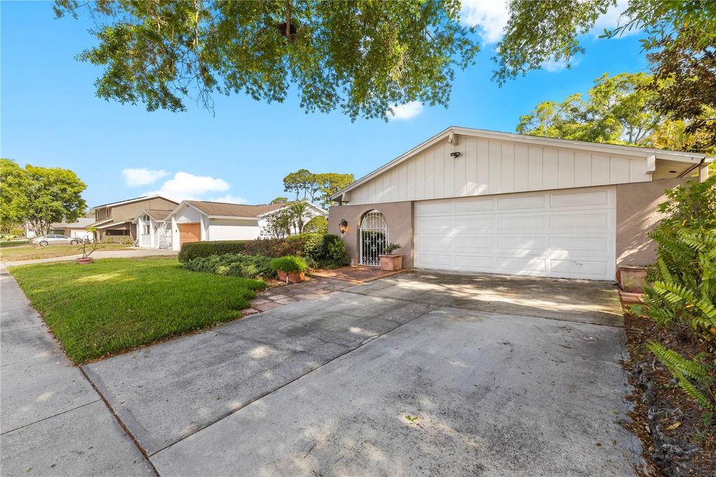 Photo of 7001 Twelve Oaks Boulevard, Tampa, FL 33634 (MLS # TB8494493)