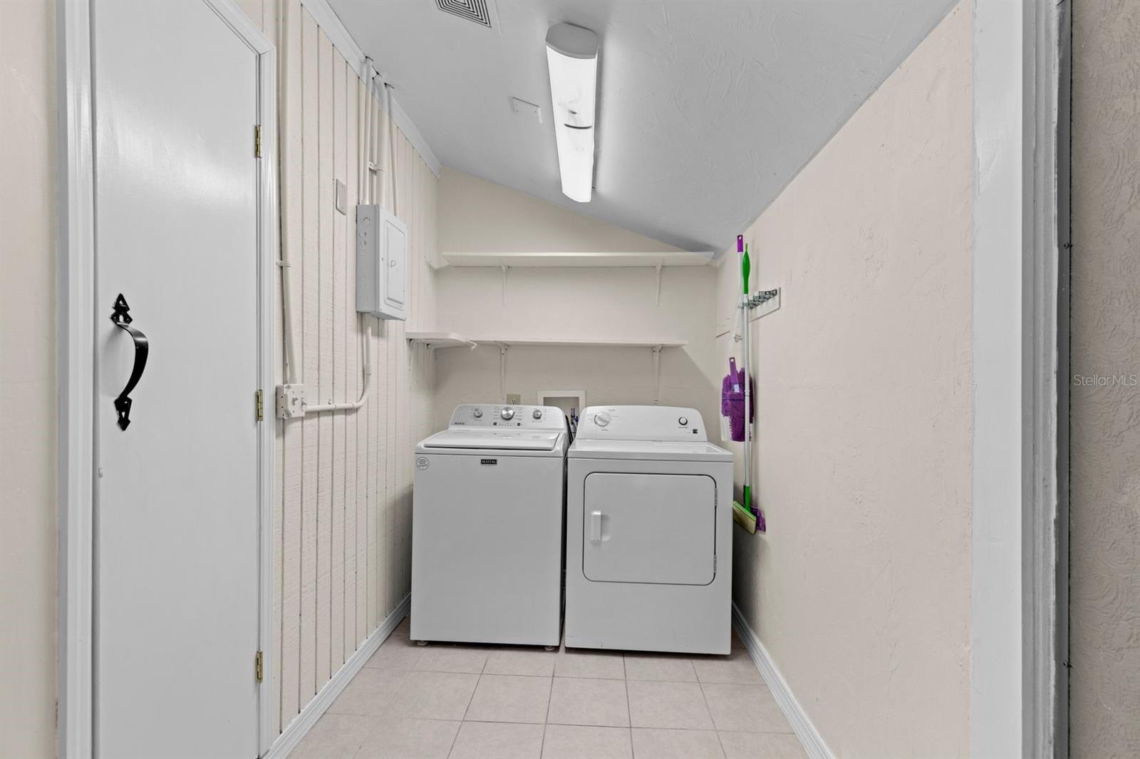 NORTHWOOD PINES UNIT 5 REP - Residential Lease