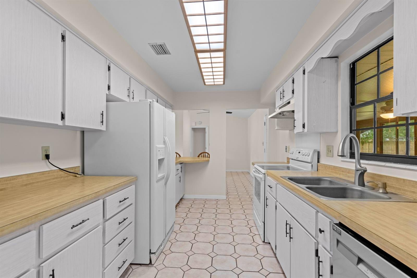 NORTHWOOD PINES UNIT 5 REP - Residential Lease