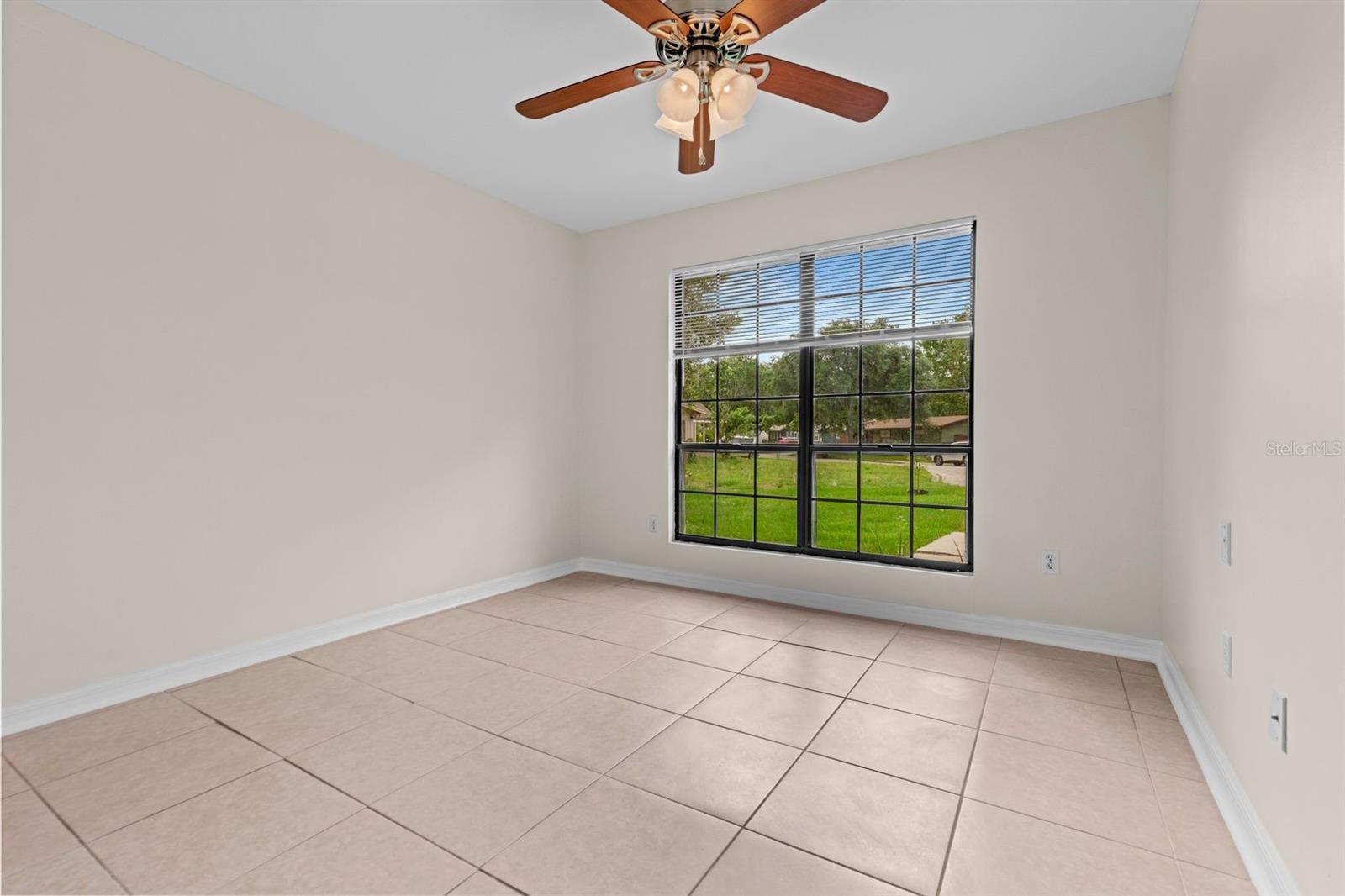 NORTHWOOD PINES UNIT 5 REP - Residential Lease