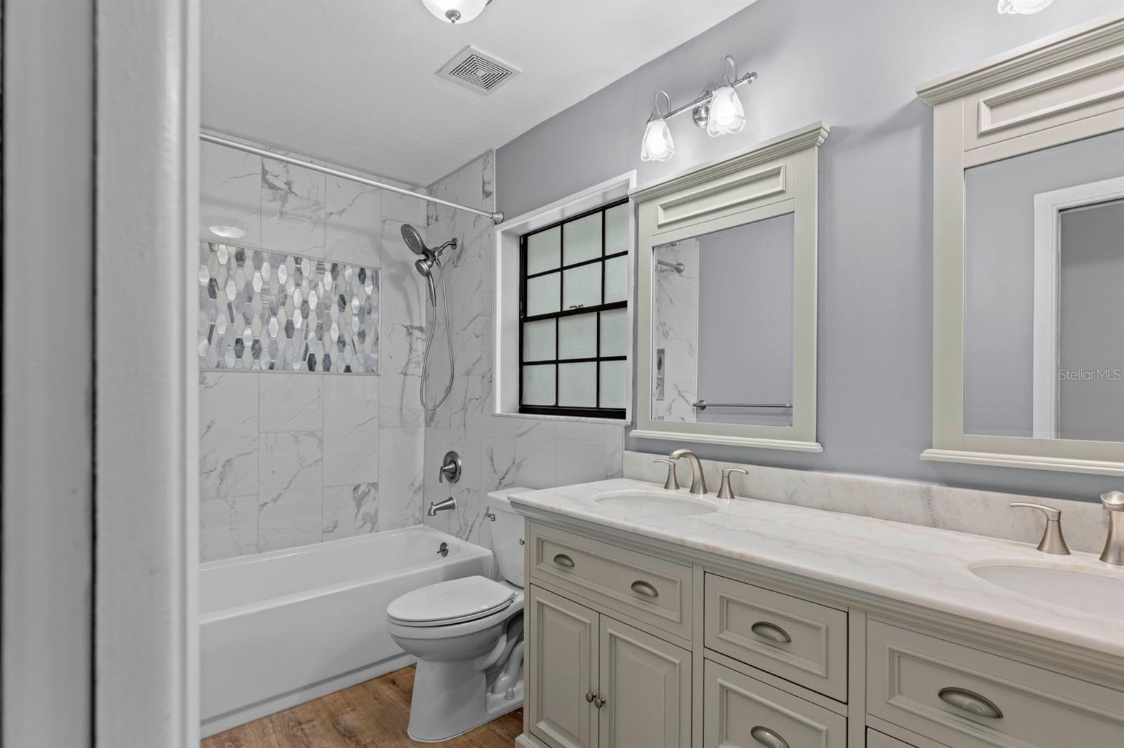 NORTHWOOD PINES UNIT 5 REP - Residential Lease